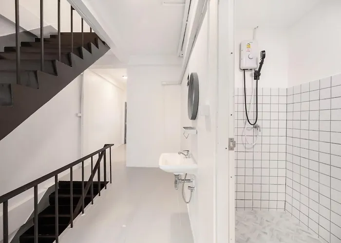 Group Haven - 6br Bangchak Bts 12 Sleeps Rb4 Villa Bangkok
