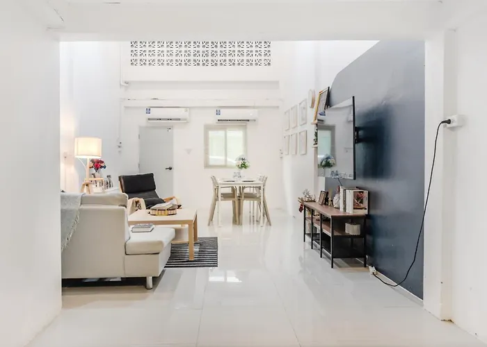 Group Haven - 6br Bangchak Bts 12 Sleeps Rb4 Villa